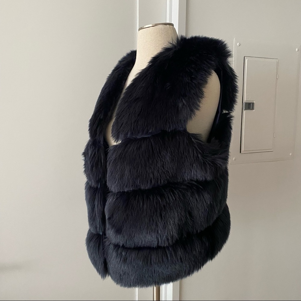 Popski London "Faye" Faux Fur Vest Gilet Navy Blue One Size - Picture 2 of 5